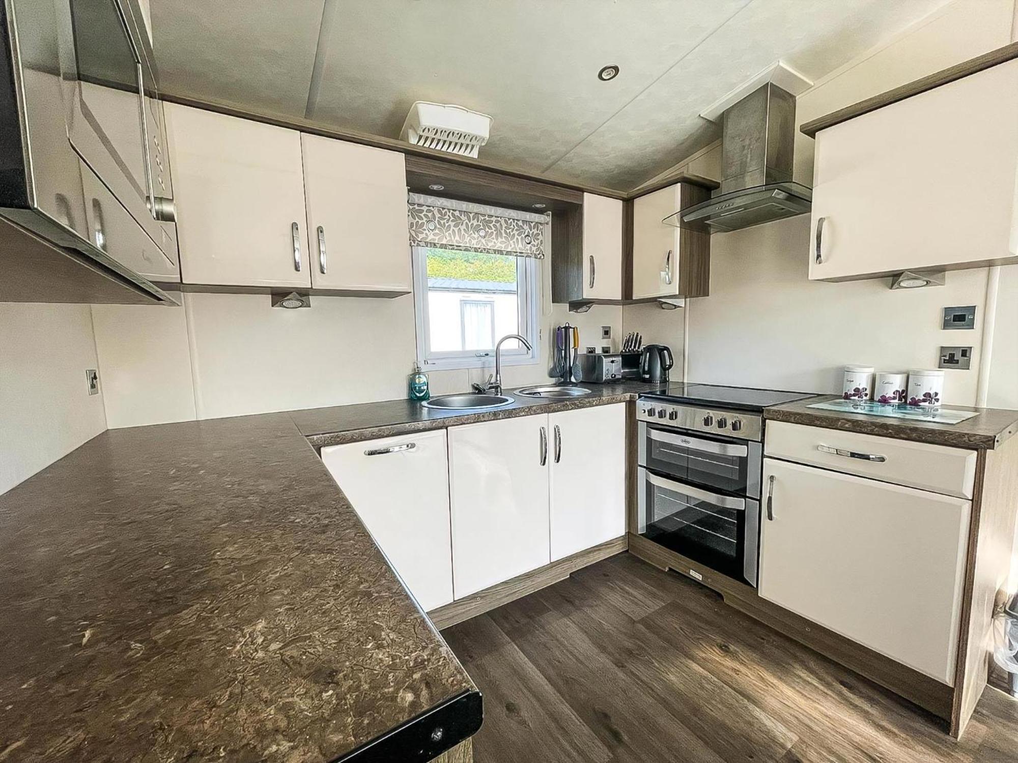 Beautiful 8 Berth Caravan With Decking At Broadland Sands In Suffolk Ref 20017cv * Hopton on Sea